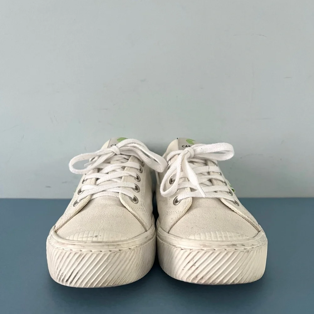 Cariuma‎ OCA Low Off-White Canvas Lace Up Sneakers